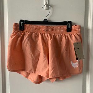 NWT Nike Women Work out shorts-MEDIUM